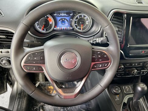 Used 2022 Jeep Cherokee Limited image 11