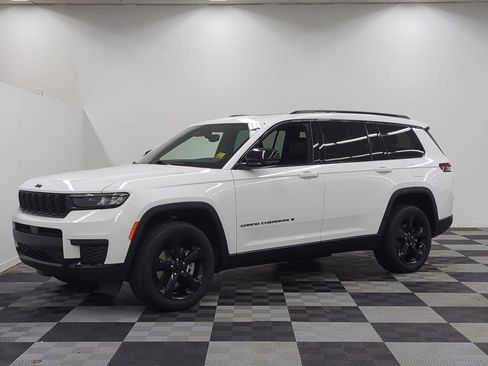 Used 2022 Jeep Grand Cherokee L Laredo AWD/4WD image 3