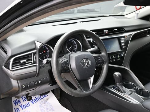 Used 2018 Toyota Camry LE FWD image 17