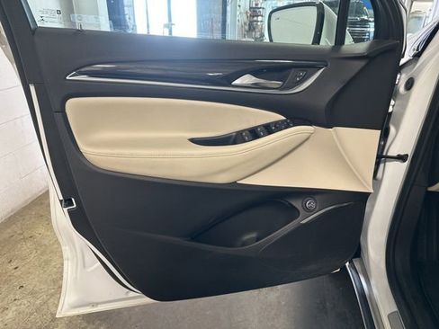 Used 2023 Buick Enclave Essence w/ Experience Buick Package FWD image 9