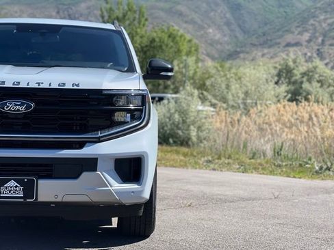 Used 2025 Ford Expedition Platinum AWD/4WD image 10