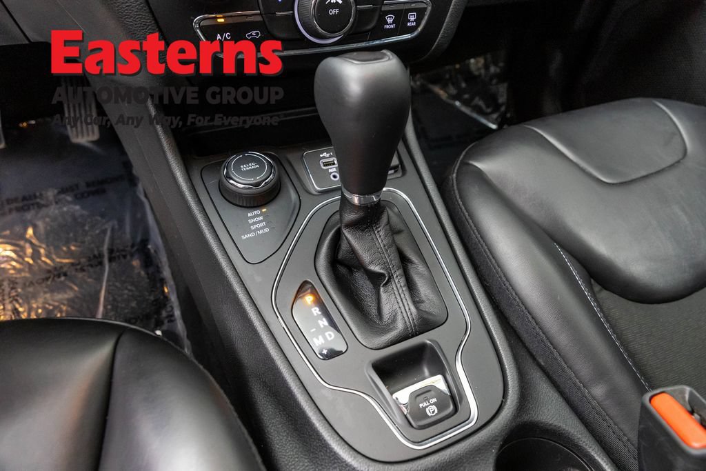Used 2021 Jeep Cherokee Latitude Plus AWD/4WD image 13