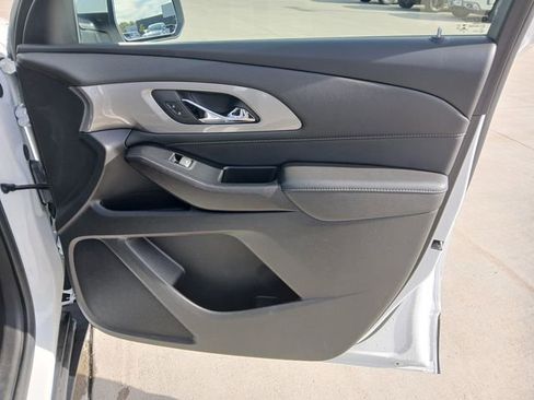 Certified 2023 Chevrolet Traverse LT w/ Rear Camera Mirror Package image 16