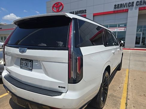 Used 2021 Cadillac Escalade ESV Sport Platinum w/ LPO, ONYX Package AWD/4WD image 2