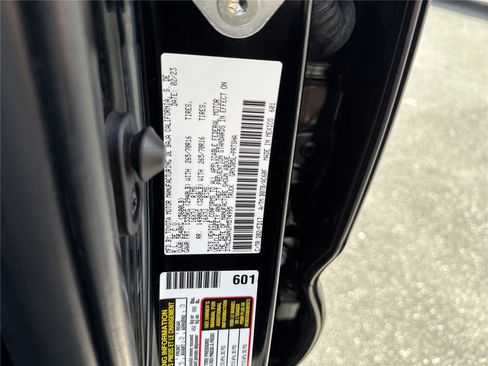 Used 2023 Toyota Tacoma TRD Off-Road w/ Advanced Technology Package AWD/4WD image 38