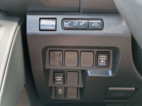 Used 2024 Nissan Frontier SL RWD image 30