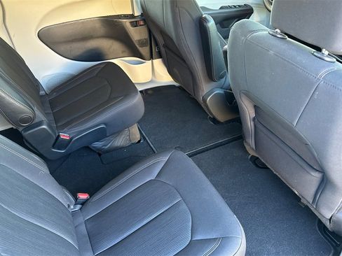 Used 2020 Chrysler Pacifica Touring image 21