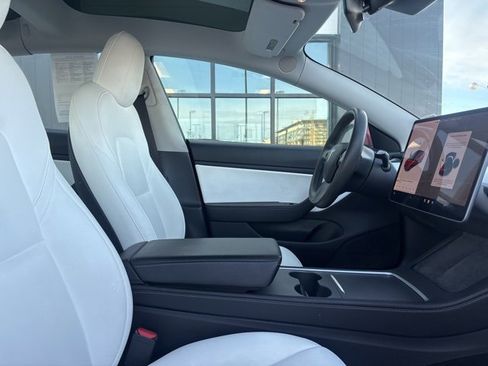 Used 2021 Tesla Model 3 Standard Range Plus image 12