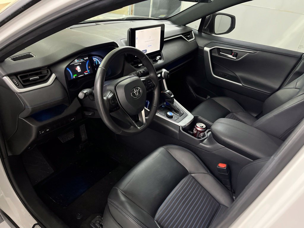 Used 2025 Toyota RAV4 XSE AWD/4WD image 22