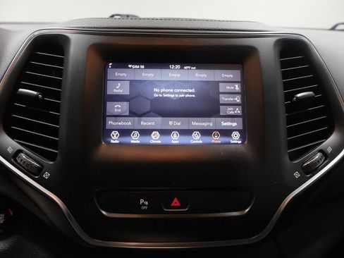 Certified 2019 Jeep Cherokee Latitude Plus w/ Cold Weather Group image 23