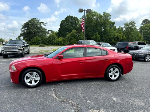 Used 2013 Dodge Charger SE image 9