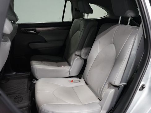 Certified 2021 Toyota Highlander Limited image 30