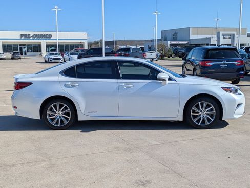 Used 2016 Lexus ES 300h image 2