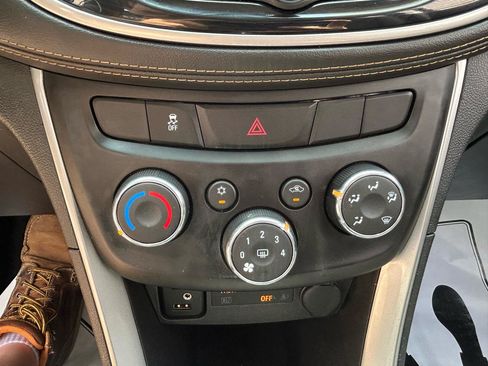 Used 2019 Chevrolet Trax LT w/ LT Convenience Package AWD/4WD image 24