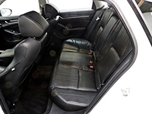 Used 2018 Honda Accord Touring image 10