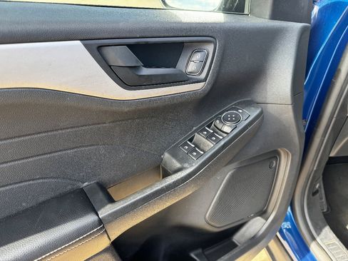 Used 2022 Ford Escape SE w/ Cold Weather Package image 14