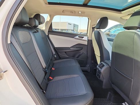 Certified 2025 Volkswagen Taos SE image 14