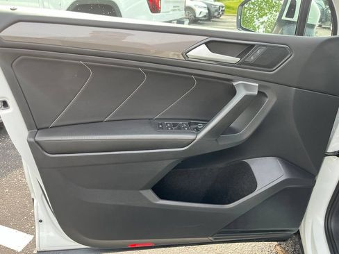 Certified 2023 Volkswagen Tiguan SE w/ Panoramic Sunroof Package AWD/4WD image 10