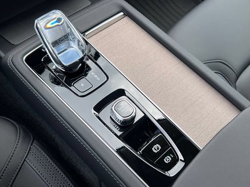 New 2026 Volvo XC90 B6 Plus w/ Protection Package Premier AWD/4WD image 28