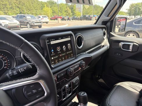 Used 2022 Jeep Wrangler Unlimited Sahara w/ LED Lighting Group AWD/4WD image 45
