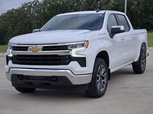 Used 2024 Chevrolet Silverado 1500 LT AWD/4WD image 4
