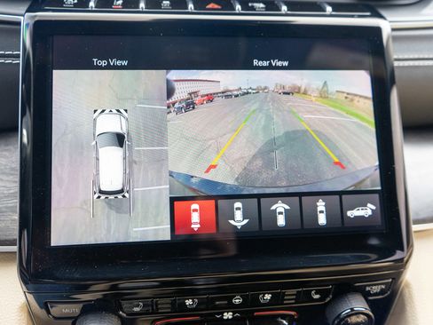 Used 2023 Jeep Grand Cherokee L Limited w/ Luxury Tech Group II image 17