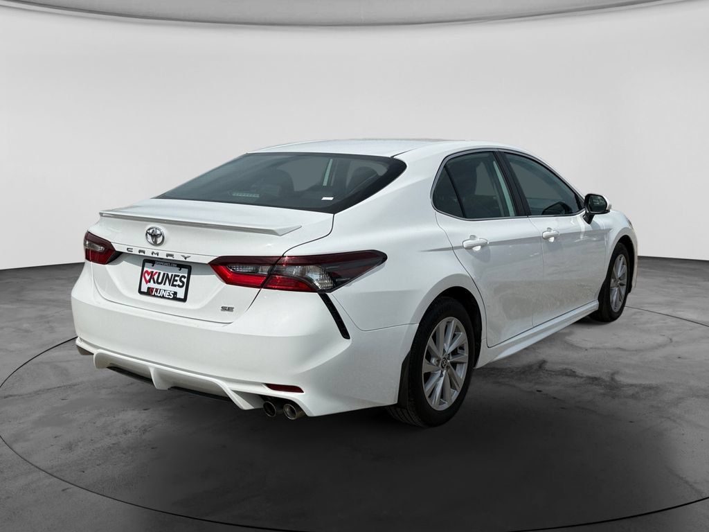 Used 2024 Toyota Camry SE FWD image 10