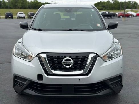 Used 2020 Nissan Kicks S FWD image 2