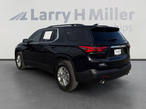 Used 2023 Chevrolet Traverse LT FWD image 3