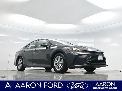 Used 2025 Toyota Camry LE w/ Convenience Package image 3