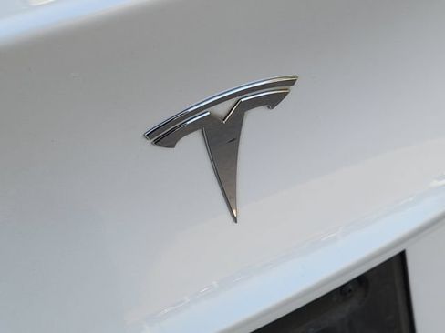 Used 2025 Tesla Model Y Long Range AWD/4WD image 9