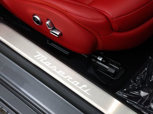 Used 2024 Maserati GranTurismo Trofeo image 13