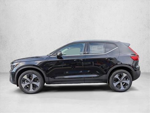 New 2025 Volvo XC40 B5 Core w/ Protection Package Premier image 10