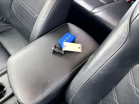 Used 2016 Lexus NX 300h AWD w/ Luxury Package image 14