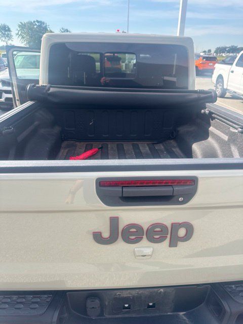 Used 2022 Jeep Gladiator Rubicon w/ LED Lighting Group AWD/4WD image 2