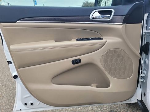 Used 2018 Jeep Grand Cherokee Limited w/ Trailer Tow Group IV image 18