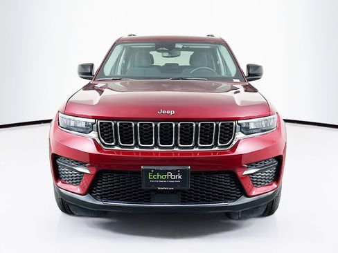 Used 2023 Jeep Grand Cherokee Laredo w/ Trailer Tow Prep Group (B) AWD/4WD image 2