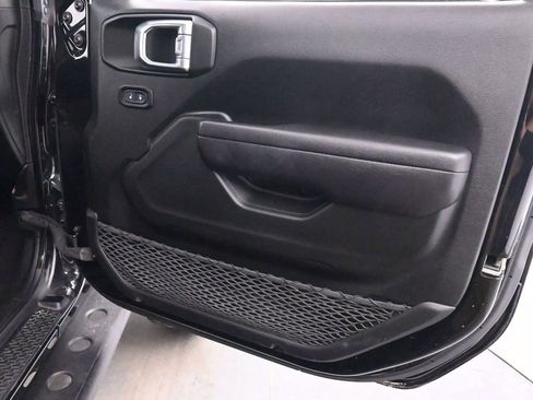 Used 2022 Jeep Wrangler Rubicon w/ Cold Weather Group AWD/4WD image 18
