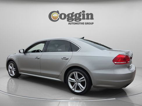 Used 2014 Volkswagen Passat 1.8T SE image 4