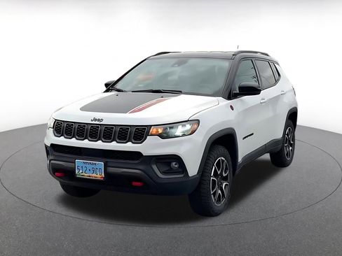 Used 2025 Jeep Compass Trailhawk image 7