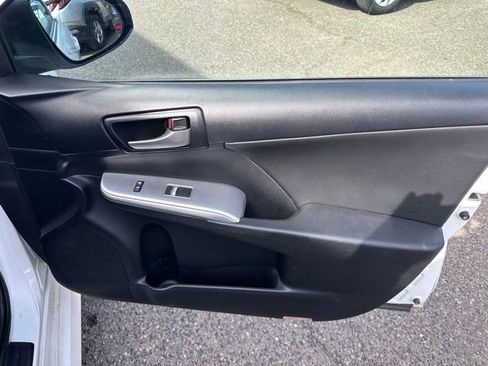 Used 2014 Toyota Camry SE image 14