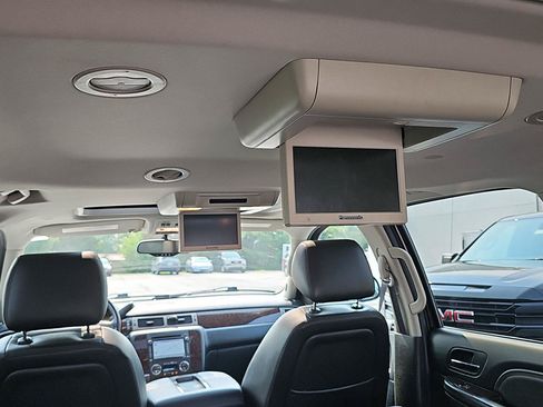 Used 2014 GMC Yukon XL Denali AWD/4WD image 25