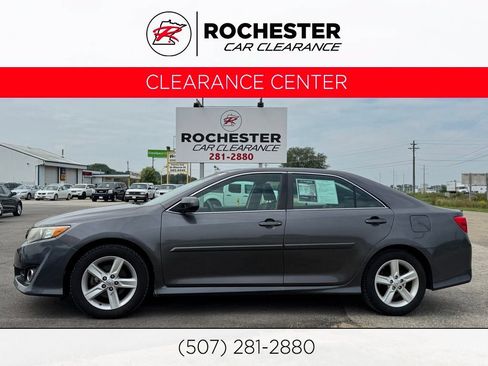 Used 2013 Toyota Camry SE FWD image 1