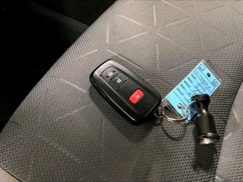 Used 2025 Toyota RAV4 XLE w/ Weather Package AWD/4WD image 15