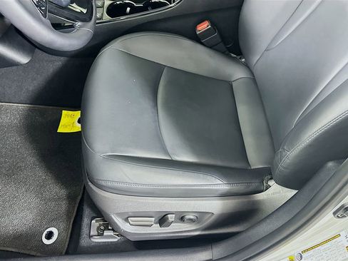 Certified 2022 Toyota Prius image 19