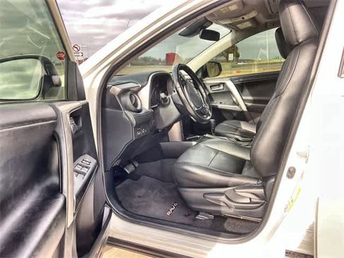 Used 2018 Toyota RAV4 XLE image 3