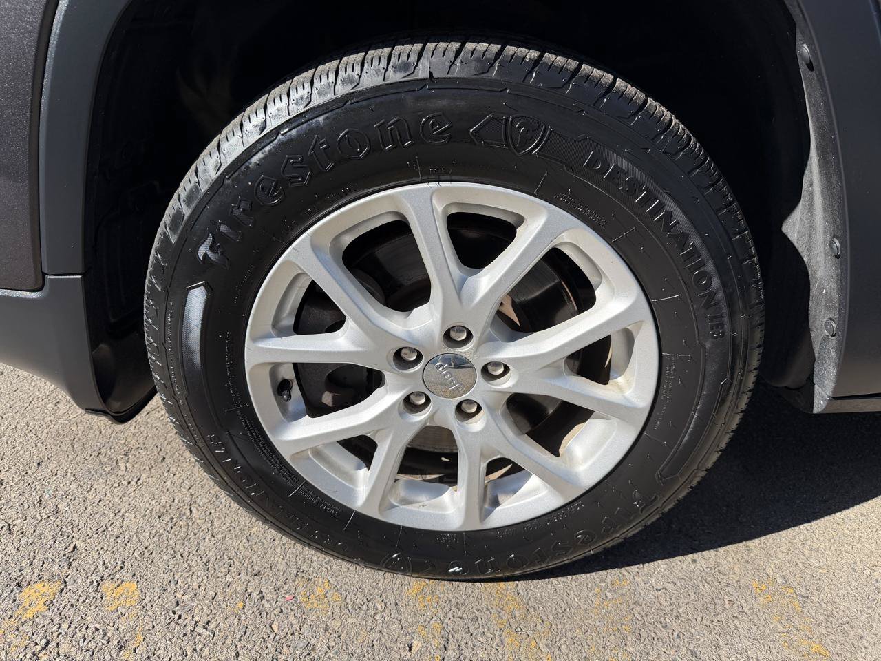 Used 2014 Jeep Cherokee Latitude w/ Cold Weather Group AWD/4WD image 9