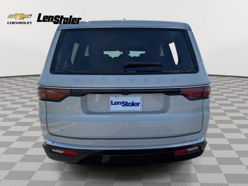 Used 2022 Jeep Wagoneer Series III image 4