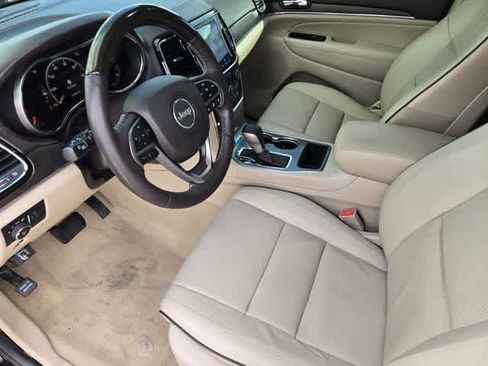Used 2020 Jeep Grand Cherokee Overland RWD image 2