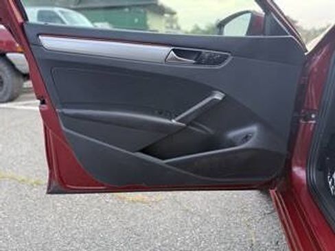 Used 2018 Volkswagen Passat 2.0T S w/ Driver Assistance Package FWD image 10